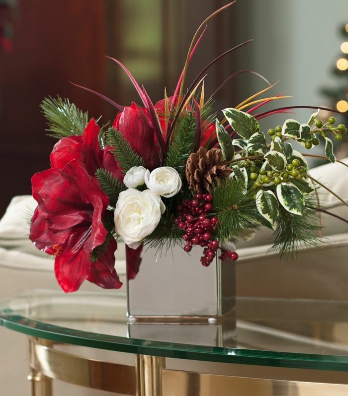 Blumen Tischdeko arrangieren Weihnachten feiern