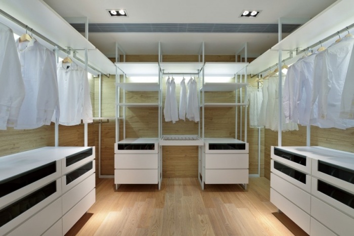schlafzimmer-modern-begehbarer-kleiderschrank-stilvolles-wohnen-hong-kong