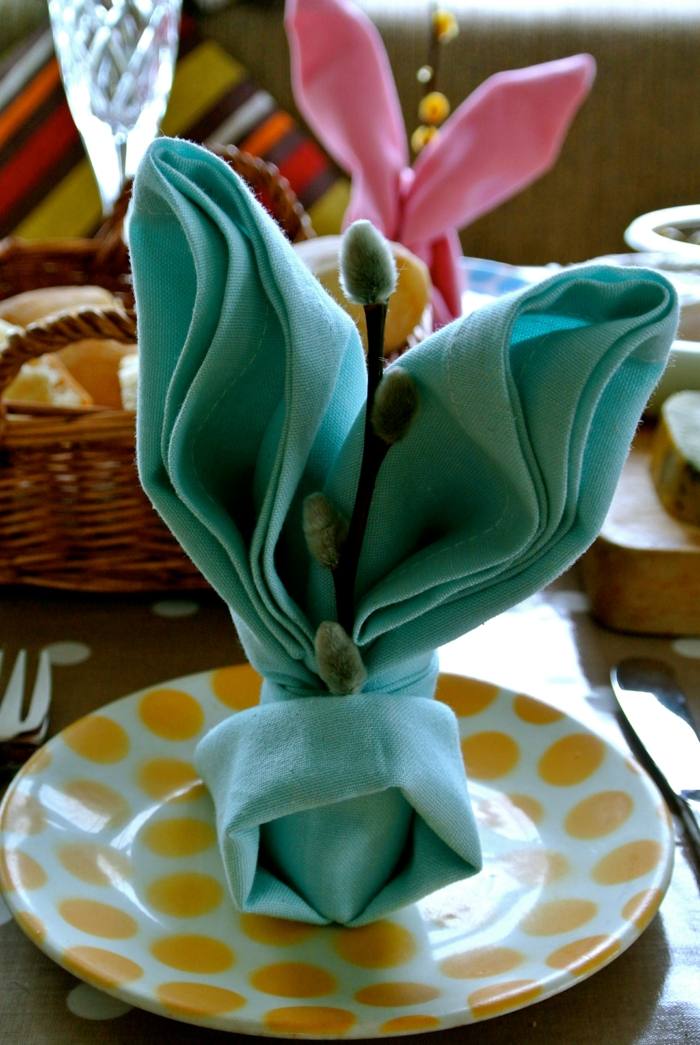 türkis serviette weidenkätzchen teller gelb tischdeko