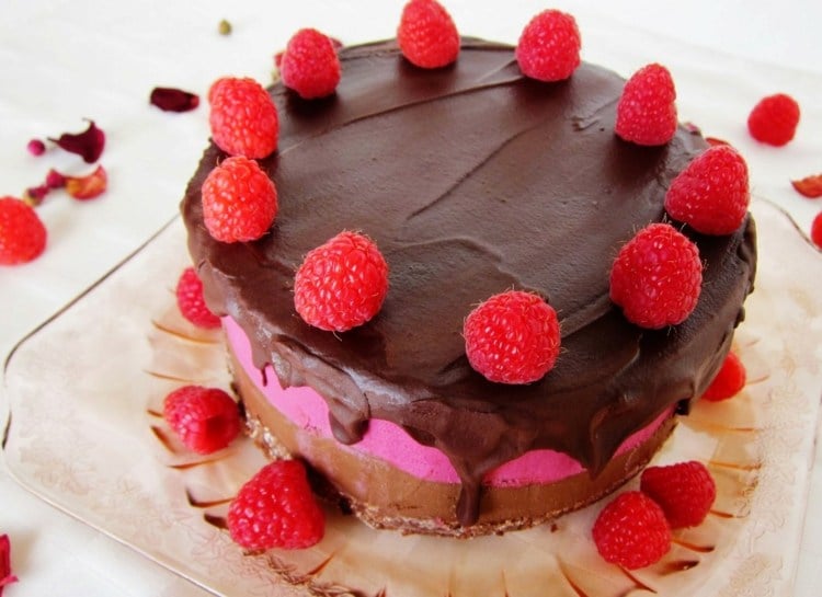 vegane Desserte Kuchen Schokolade Erdbeeren lecker