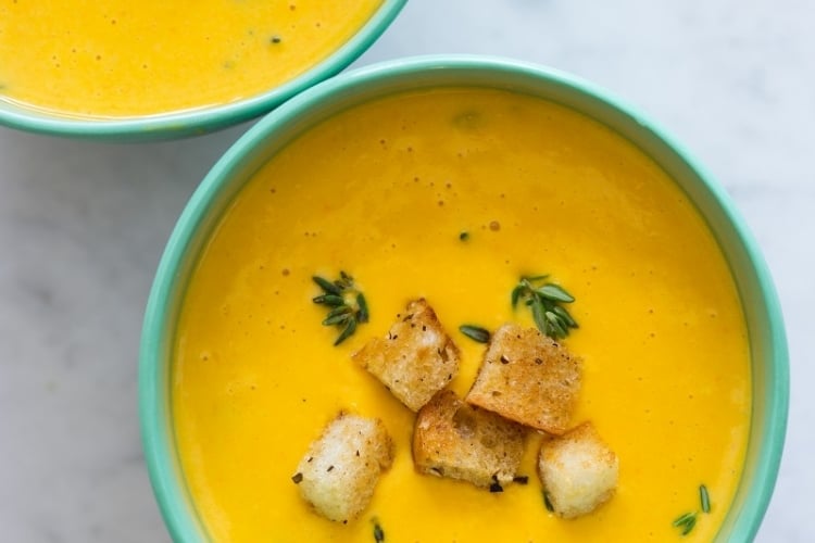 Vegetarisches Rezept aus Kürbiscremesuppe mit Croutons