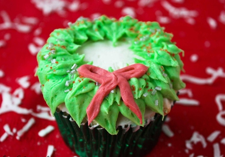 weihnachts-cupcake-gruener-glasur-weihnachtskranz