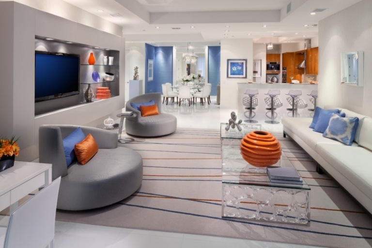 wohnzimmer-modern-design-futuristische-möbel-formensprache-orange-farbakzente