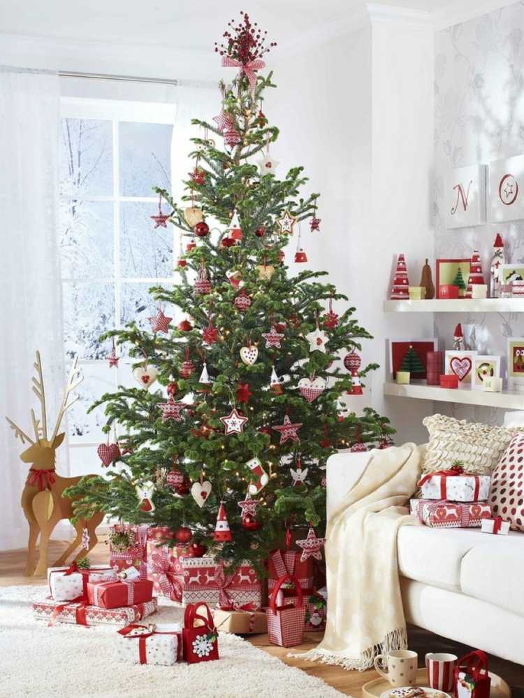 wohnzimmer zu weihnachten rot weiss dekoration weihnachtsbaum rentier