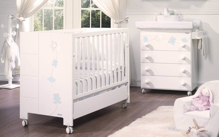  Babymöbel Babyzimmer einrichten Gitterbett weiß Rollen