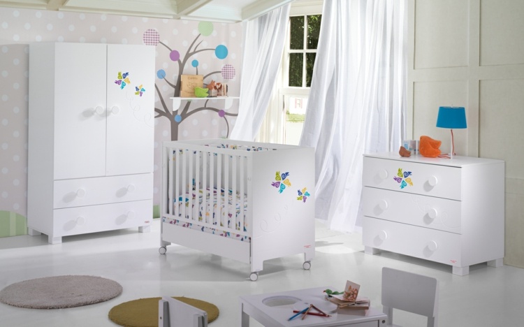 Holzbett Gitterbett Babyzimmer einrichten Ideen