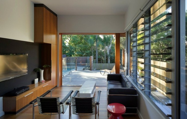 Einfamilienhaus schmalem Grundstück modernes Wohnzimmer Sitzecke praktisch gestaltet