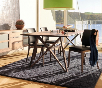 Weisser Esstisch Mit Goldenen Beinen - The Homey Design