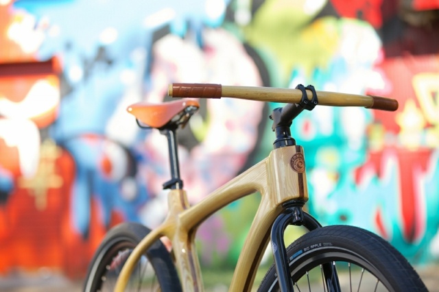 Fahrrad-aus-hochwertigem-Holz