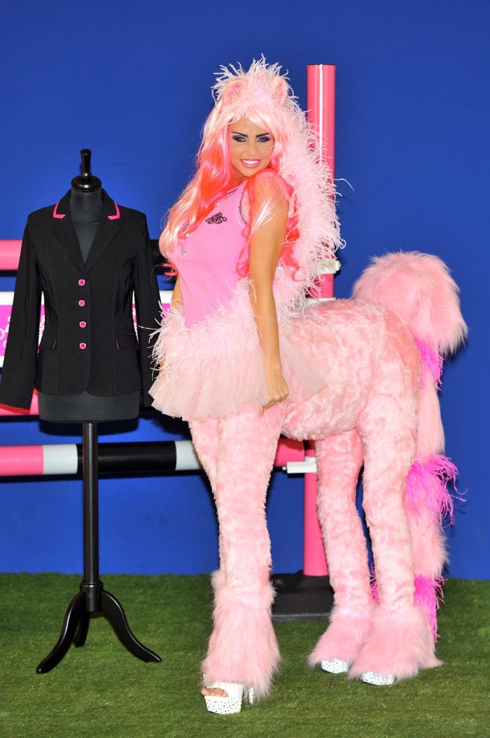 Fasching-Outfit-für-Damen-ausgefallene-Ideen-kentaur-kostüm-Pink-perücke