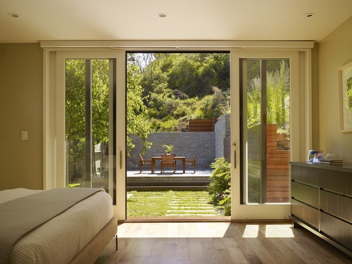 Glas-Schiebetüren-für-Terrasse-Schlafzimmer-Zugang-zum-Garten