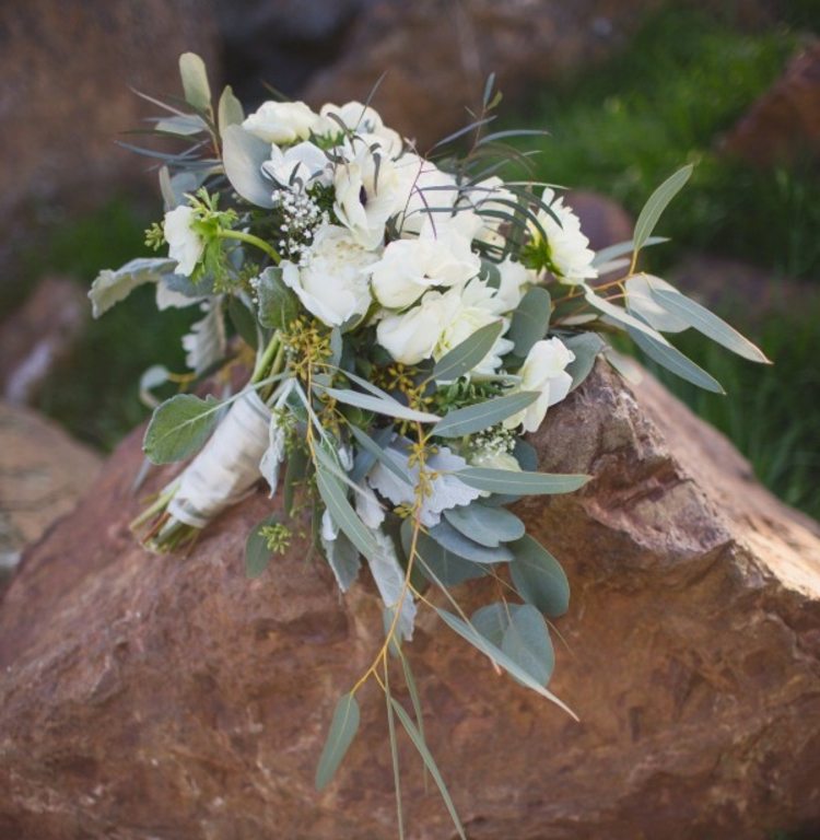 Hochzeitsbilder Brautstrauß frische Blumen Hochzeit Landhausstil