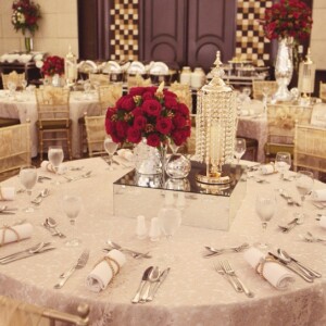 Hochzeitsdeko in Gold Rot Weiß Tafeldeko