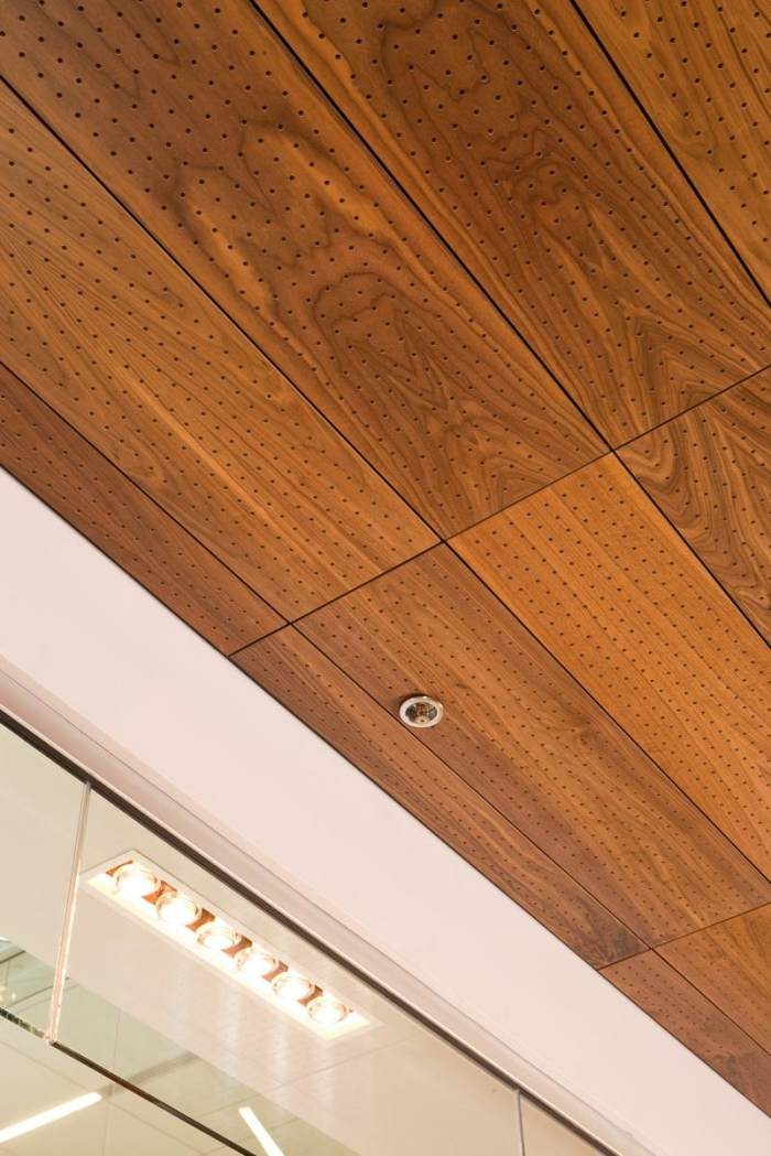 Hunter-Douglas-Holz-Paneele-zur-Deckenmontage-Deckengestaltung