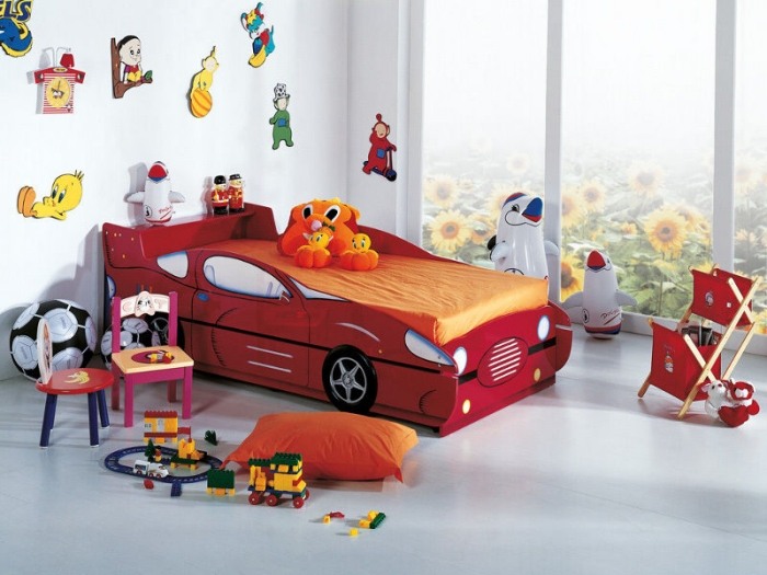 Ideen-Kinderbett-Jugendbett-rot-Auto-Holzgestell-Kinderzimmer