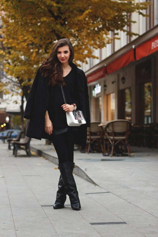 Ideen-Outfit-ganz-in-Schwarz-Herbst-Stiefel-Leder-Mantel-weiße-Umhängetasche
