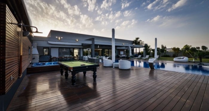 Israel-Luxus-Ferienhaus-Unterhaltungsmöglichkeiten-Outdoor-Küche-Snooker-Tisch