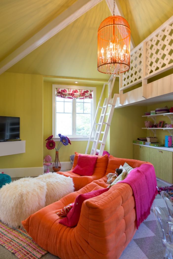 Jugendzimmer-mit-Dachschräge-sofa-set-bunte-Farben-Hochbett-wände-gelbgrün