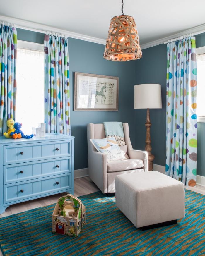 Kinderzimmer-Vorhänge-Jungenzimmer-blau-bedruckt-muster-wände-streichen