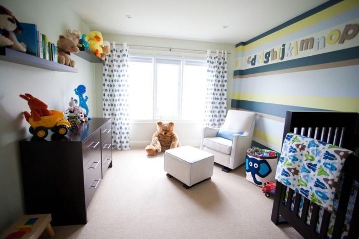 Kinderzimmer-Vorhänge-lichtdurchlässig-weiß-gemustert-Ideen