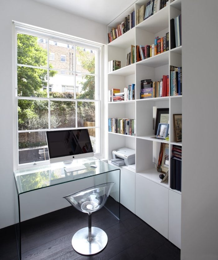 Schlafzimmerbereich-Home-Office-glas-schreibtisch-stuhl-transparent
