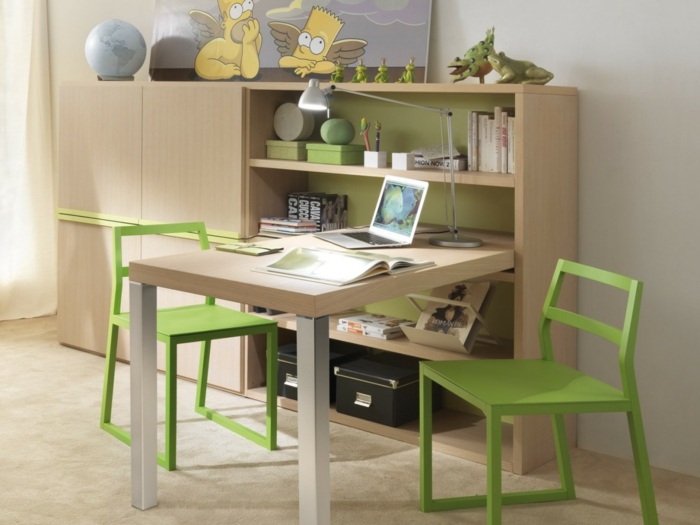 Schreibtisch Kinder grüne Stühle Leseecke Kinderzimmer einrichten