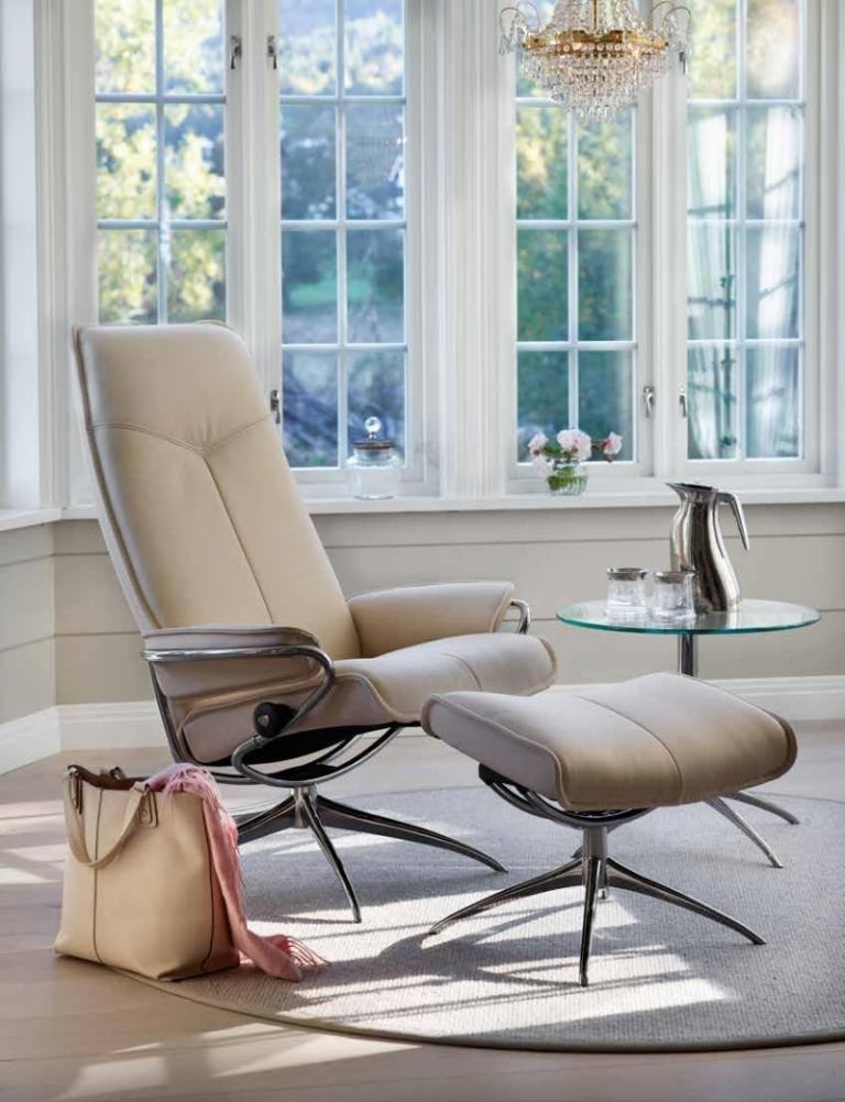 Stressless-Sessel-Sitzkomfort-weiche-Polsterung-reduzierte-Form-Wohnzimmermöbel