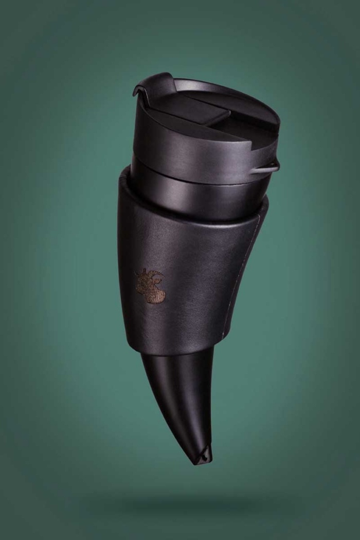 Stylischer-Becher-zum-Umhängen-Horn-Design-schwarz-BPA-frei