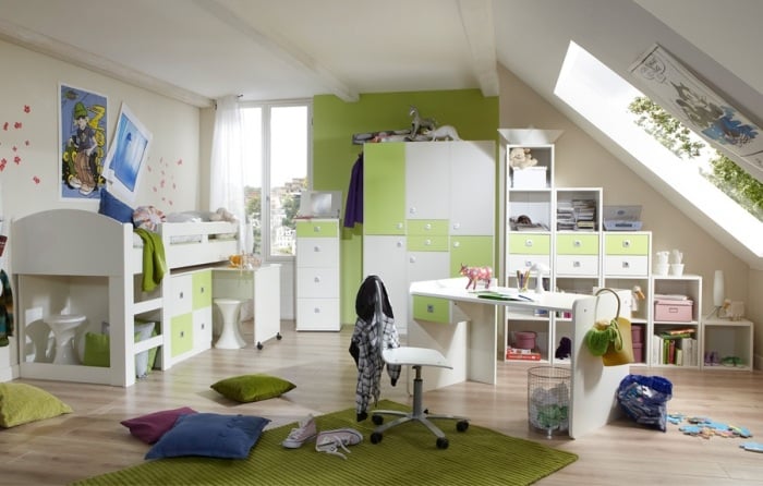 Tipps-zum-Einrichten-Kinderzimmer-Hochbett-Sunny-mit-Schreibtisch-Kommode-weiß-Apfelgrün