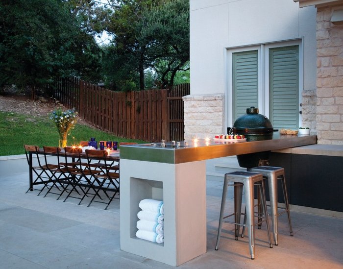 Tipps-zur-Terrassengestaltung-Outdoor-Grill-Arbeitsplatte-Esstisch