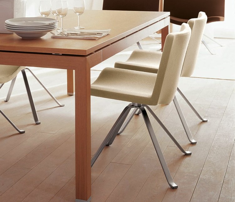 Tisch Stühle Metall Holz gepolstert modern
