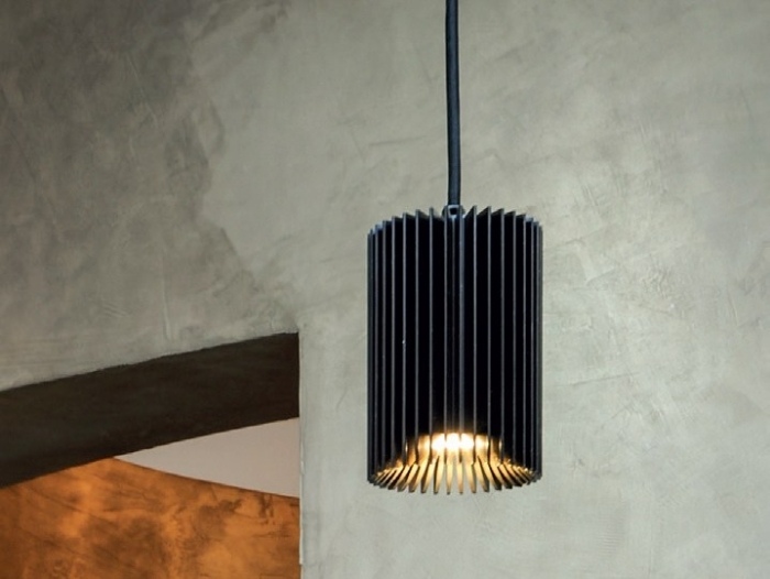 Wohnzimmerlampe-von-Dark-Coolfin-JR-LED-Aluminium-Pendelleuchte-MaDe-design