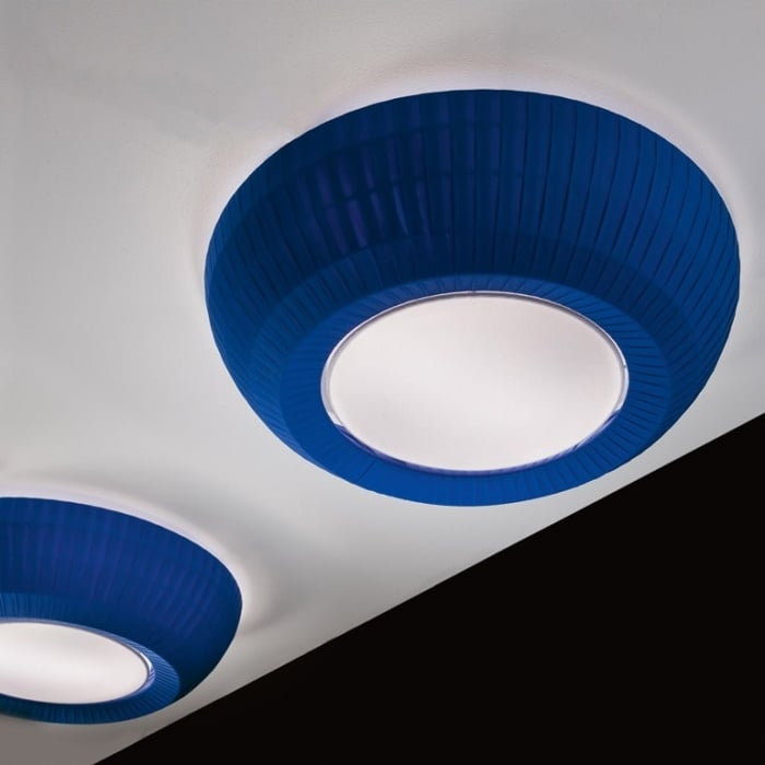 blaue-Deckenleuchten-im-Wohnzimmer-Stoff-BELL-AXO-LIGHT-manuel-vivian-design
