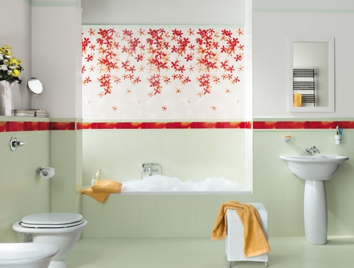 einbau-badewanne-wand-dekoration-florale-muster-standwaschbecken-keramik