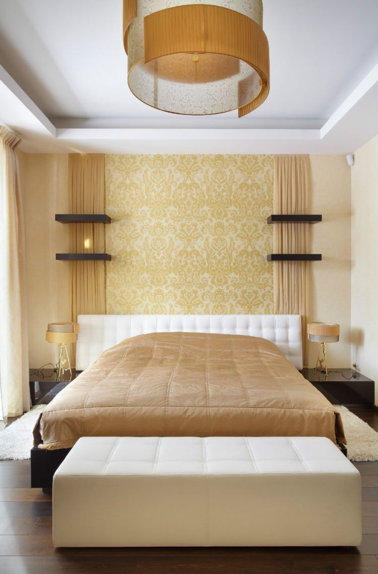 Farbideen fürs Schlafzimmer pastellgelb-creme-wand-barock-tapete-ocker-gold