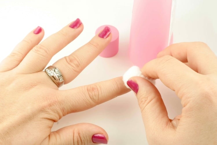 Fingernägel richtig lackieren tipps-nagellack-entfernen