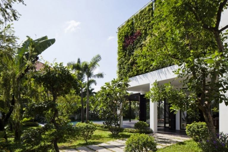 haus-fassade-verikaler-Garten-nachhaltiger-Architekturtrend-Vietnam