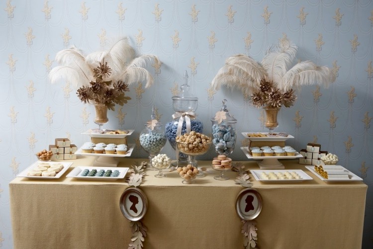hochzeitstrend-2015-suesses-buffet-vintage-stil-gold-blau