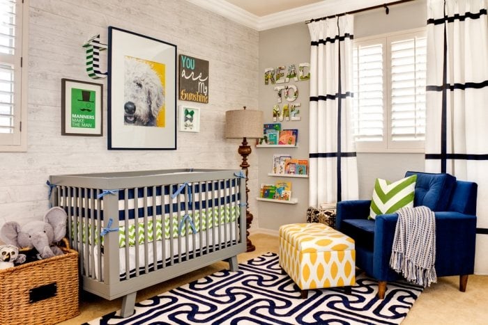 ideen-babyzimmer-Kinderzimmer-Vorhänge-bodenlang-schwarz-weiß-teppich