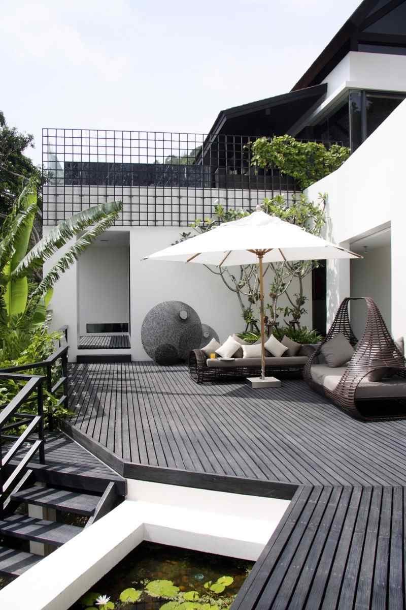 ideen-für-terrassengestaltung-gemütlich-outdoor-lounge-bereich-rattan-sofa