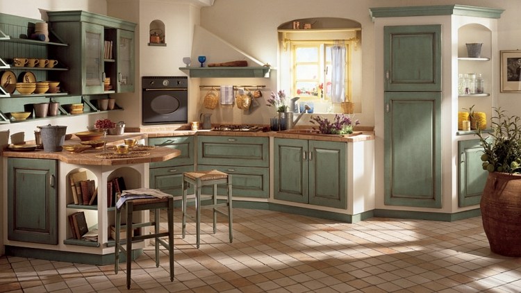 italienische Küchen grüne Fronten Holzschnitzerei