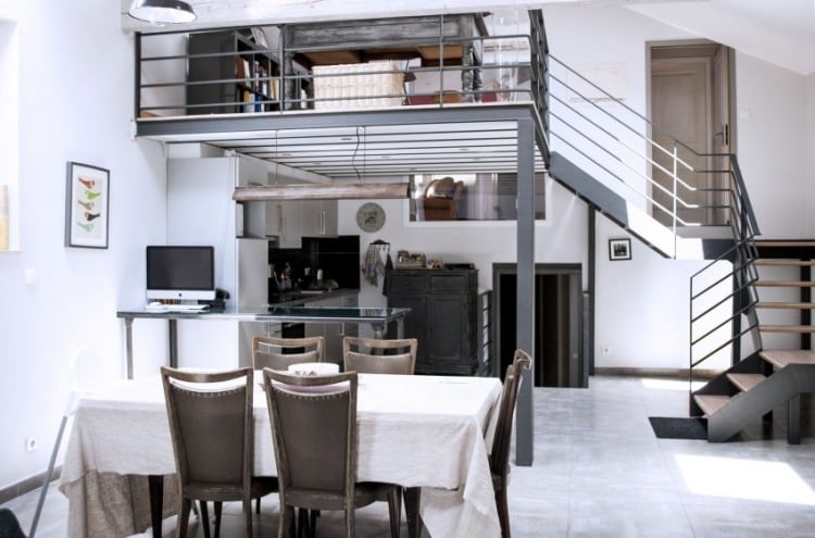 lofthaus-modern-wohnbereich-stahl-konstruktion-ebene