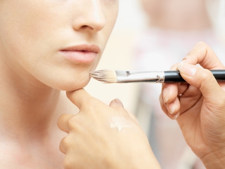 Make-up Grundierung -nicht-handgelenk-kieferlinie-testen