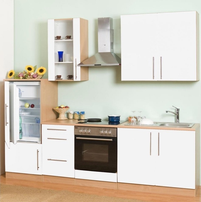 moderne-Küchenzeile-kaufen-Mebasa-Cucina-mit-Geräten-weiß-hochglanz