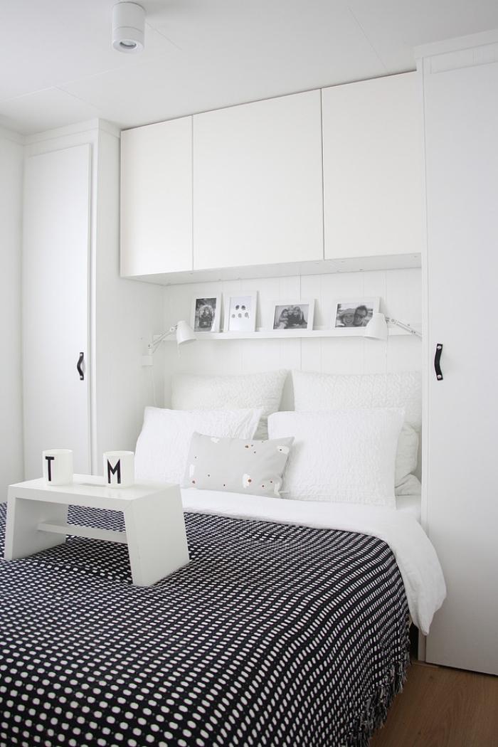 moderne-Schlafzimmer-Möbel-Einbauschrank-System-weiss-grifflose-Fronten