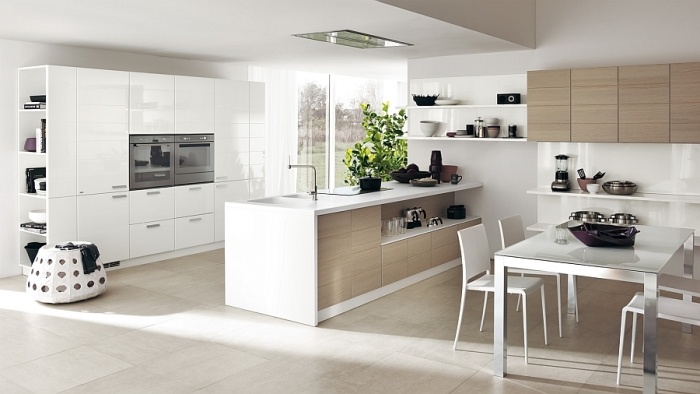 moderne-küche-offene-gestaltung-küchenschränke-glänzende-optik-funktionalität