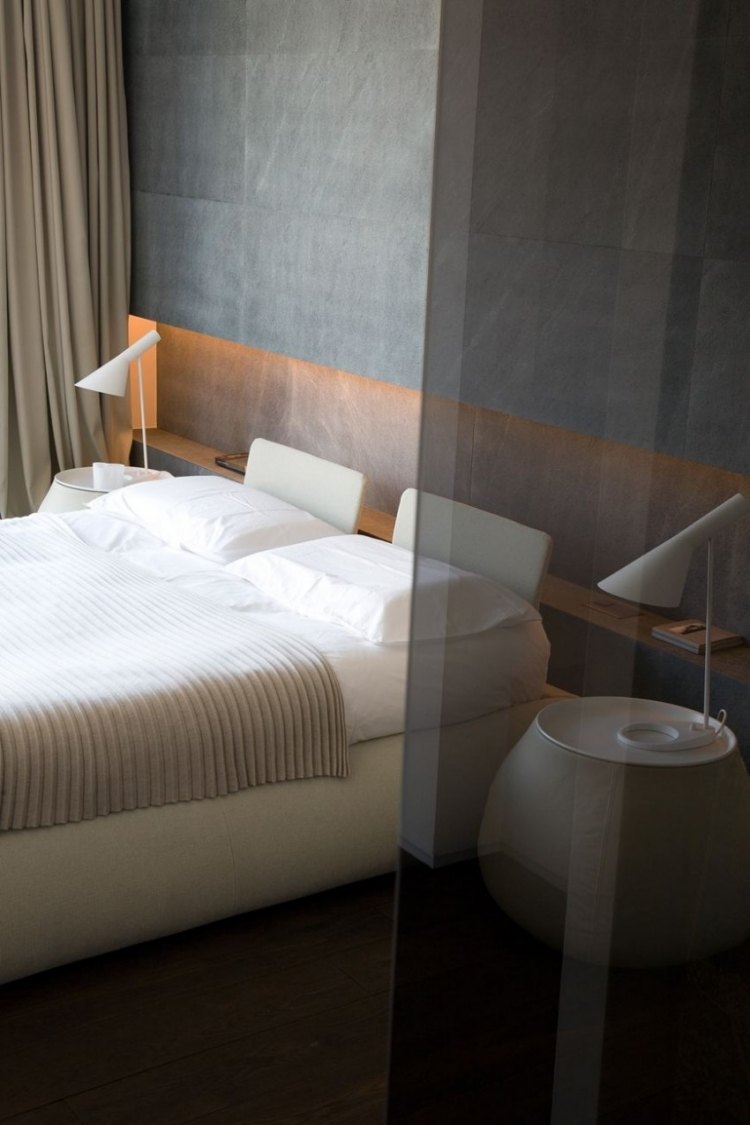 moderne-wohnung-schlafzimmer-wandplatten-steinoptik-indirekte-beleuchtung