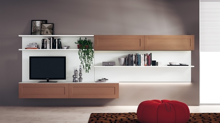 moderne-wohnwand-holz-weiße-rückwand-modulare-wohnzimmermöbel