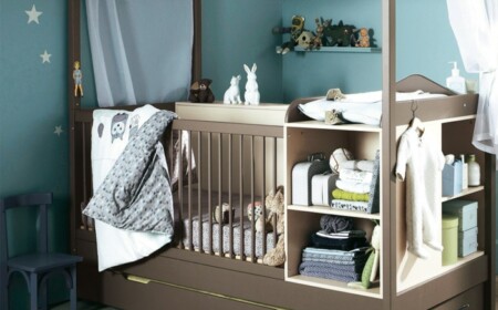 modernes-Kinderzimmer-mit-Babybett-mit-Himmelstange