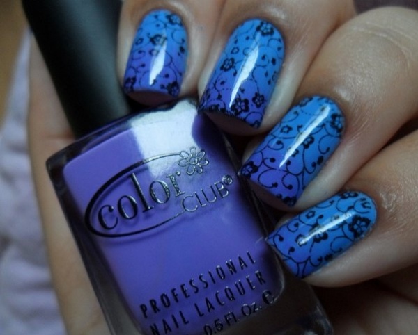 ombre-nagel-design-blau-nuancen-schwarze-ornamente-diy-winter
